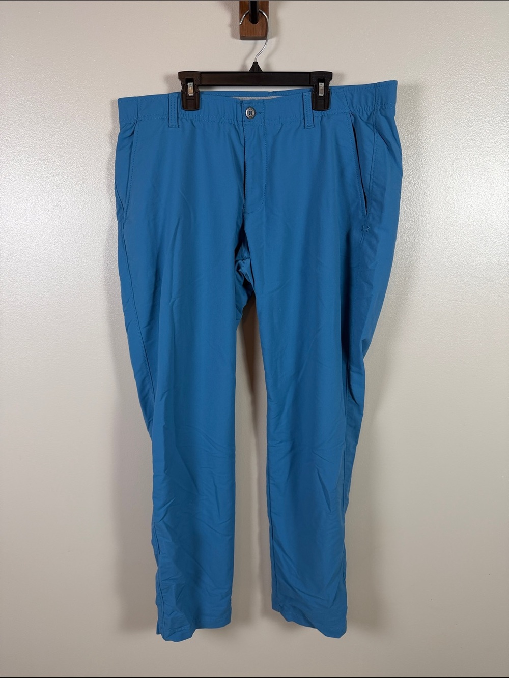 Men's Under Armour 38x32 Lightweight Stretch Pants in Bright Blue